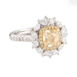 Anillo de diamante canario y diamantes naturales