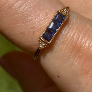 Anillo de zafiro con 2 diamantitos