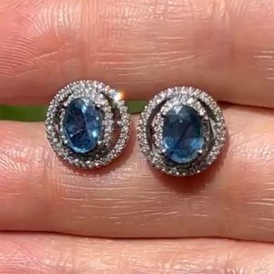 Aretes de zafiro de 1 quilate con doble halo de diamantes