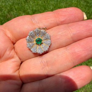 Medallón de Diamantes y Esmeralda naturales