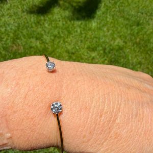 Pulsera Brazalete Abierto de Oro 14k con Diamantes Lab de 1 Quilate