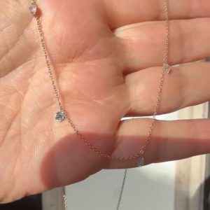 Gargantilla de diamantes flotantes