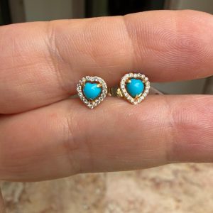 Aretes de Turquesa de Corazón con Halo de Diamantes