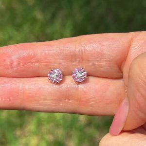 Aretes de zafiro rosa con diamantitos en oro de 14 quilates